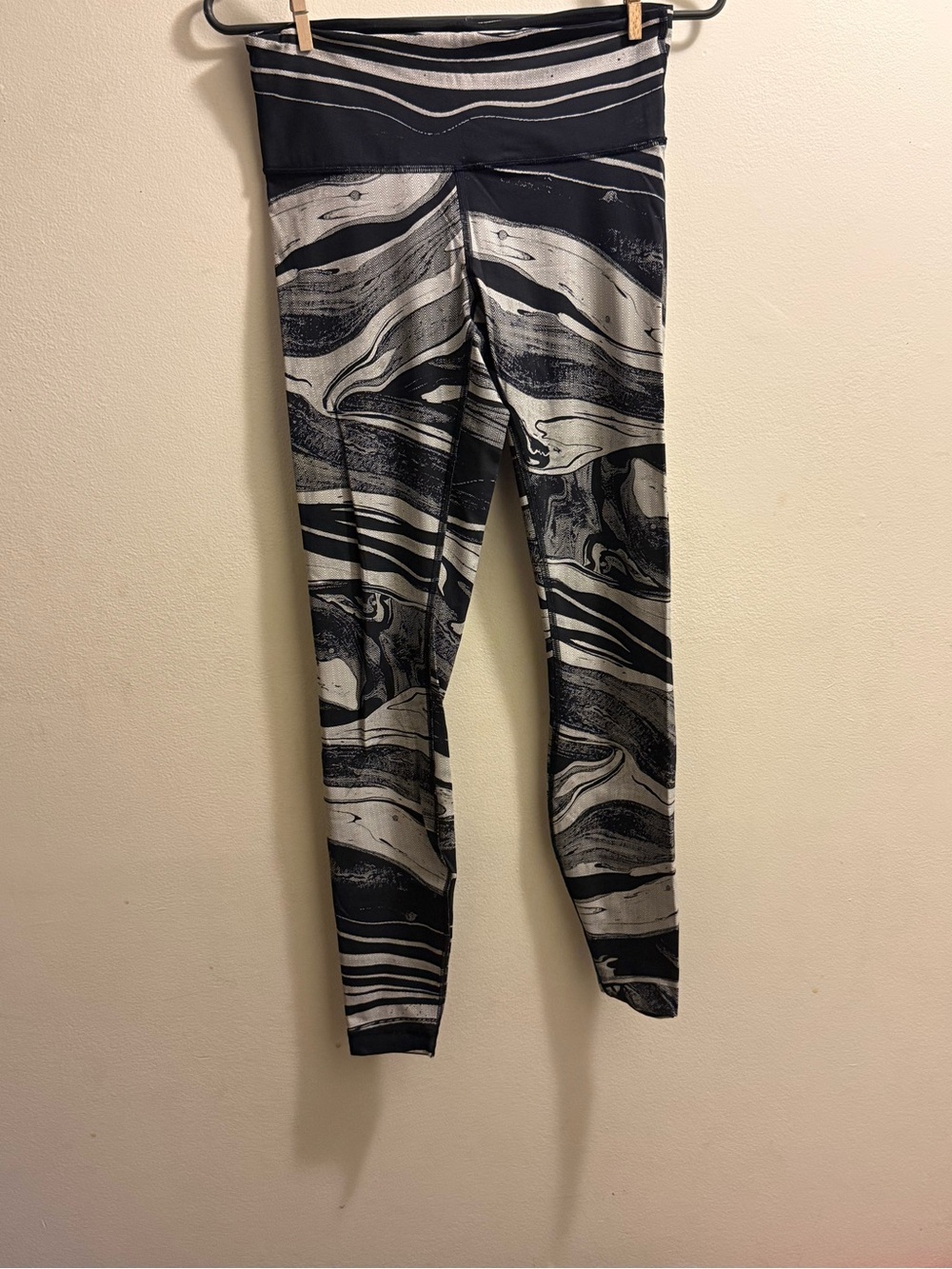 Lululemon size 6